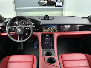 2025 Porsche Taycan с пробегом 7 945 км