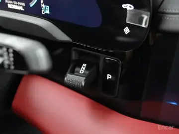 2025 Porsche Taycan с пробегом 7 945 км