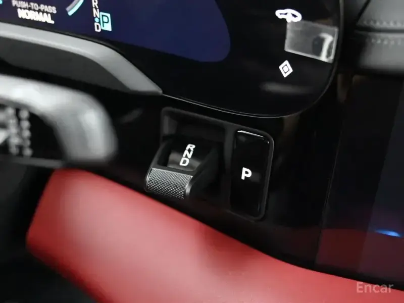 2025 Porsche Taycan с пробегом 7 945 км