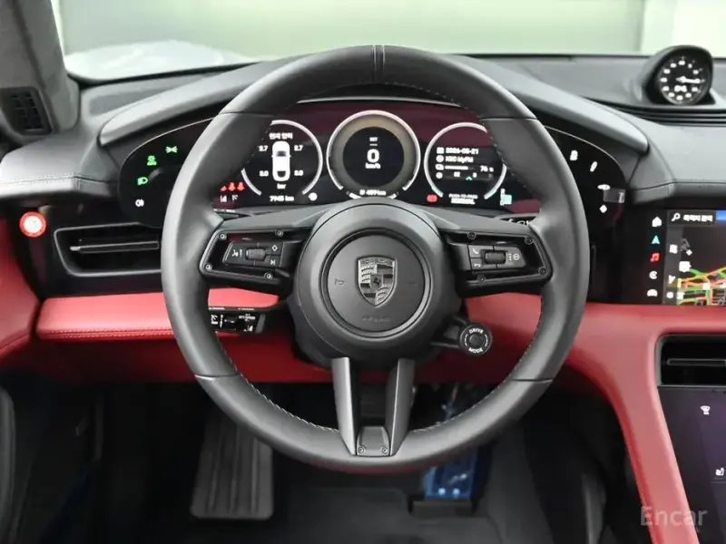 2025 Porsche Taycan с пробегом 7 945 км