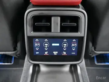 2025 Porsche Taycan с пробегом 7 945 км