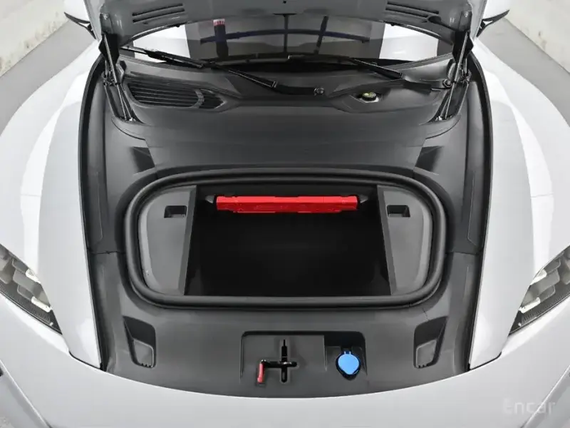 2025 Porsche Taycan с пробегом 8 730 км