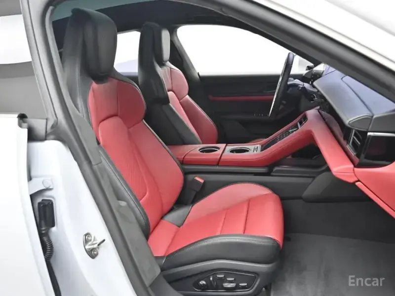 2025 Porsche Taycan с пробегом 8 730 км