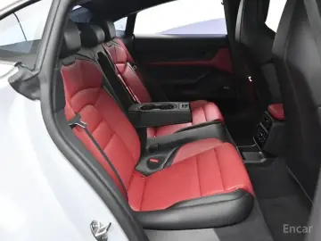 2025 Porsche Taycan с пробегом 8 730 км