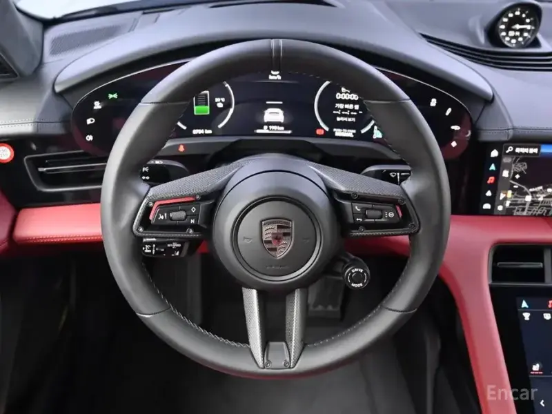 2025 Porsche Taycan с пробегом 8 730 км