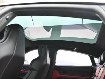 2025 Porsche Taycan с пробегом 8 730 км