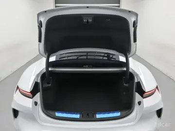 2025 Porsche Taycan с пробегом 8 730 км
