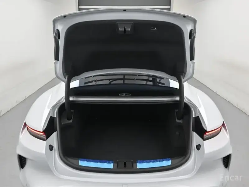 2025 Porsche Taycan с пробегом 8 730 км