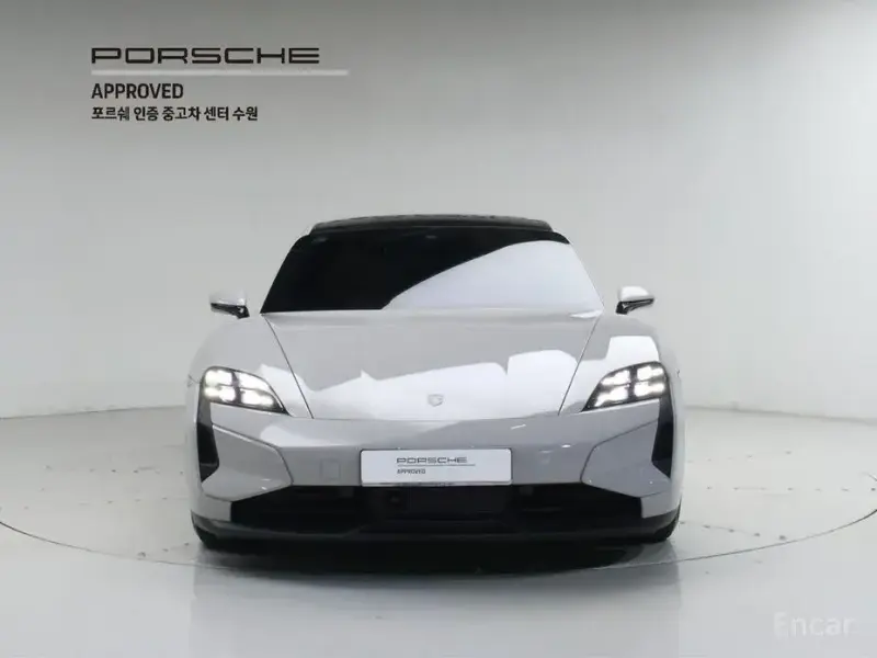 2025 Porsche Taycan с пробегом 10 400 км