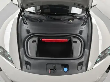 2025 Porsche Taycan с пробегом 10 400 км