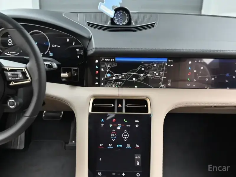 2025 Porsche Taycan с пробегом 10 400 км