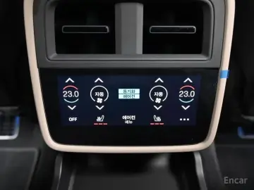 2025 Porsche Taycan с пробегом 10 400 км