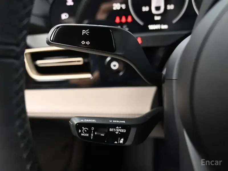 2025 Porsche Taycan с пробегом 10 400 км