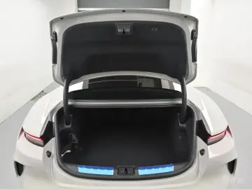 2025 Porsche Taycan с пробегом 10 400 км