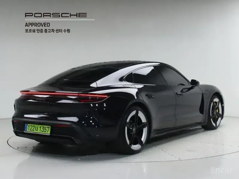 2025 Porsche Taycan с пробегом 12 170 км