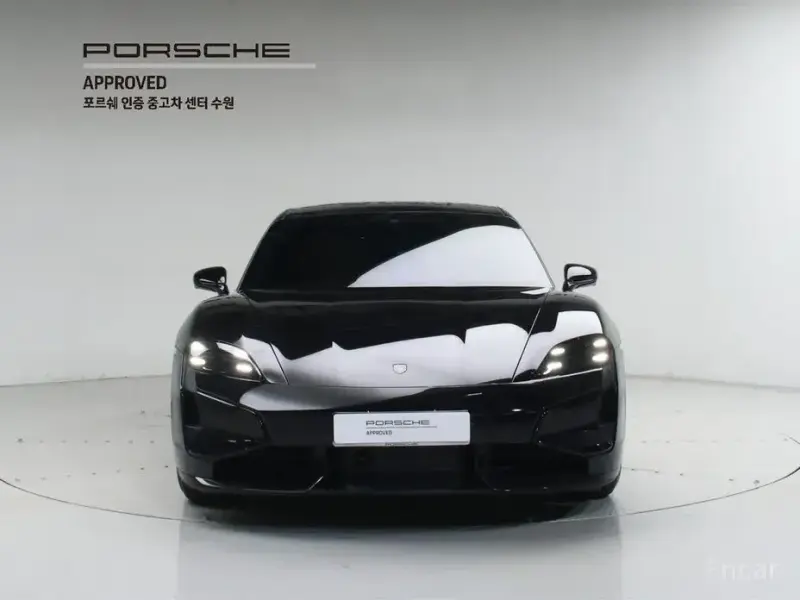 2025 Porsche Taycan с пробегом 12 170 км