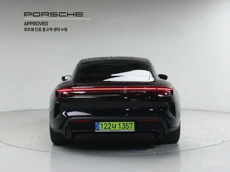 2025 Porsche Taycan с пробегом 12 170 км