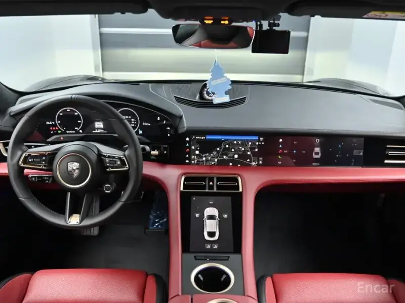 2025 Porsche Taycan с пробегом 12 170 км