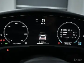 2025 Porsche Taycan с пробегом 12 170 км