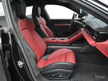 2025 Porsche Taycan с пробегом 12 170 км