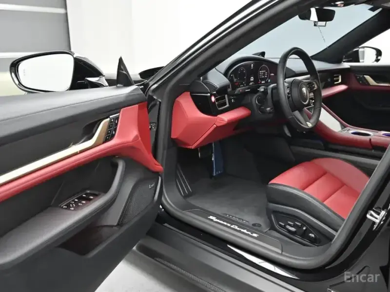 2025 Porsche Taycan с пробегом 12 170 км