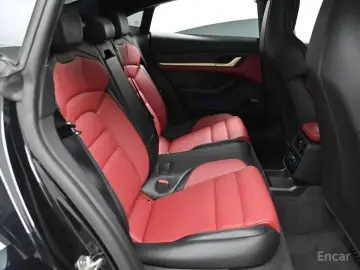 2025 Porsche Taycan с пробегом 12 170 км