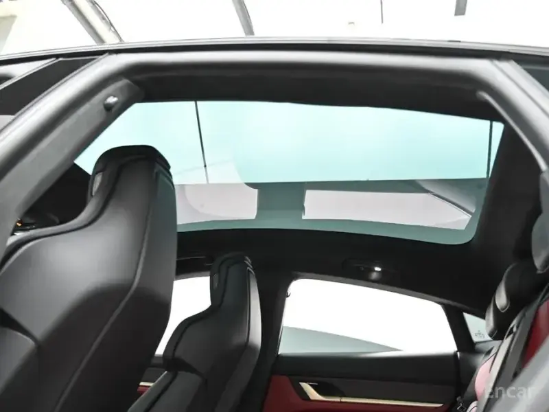2025 Porsche Taycan с пробегом 12 170 км