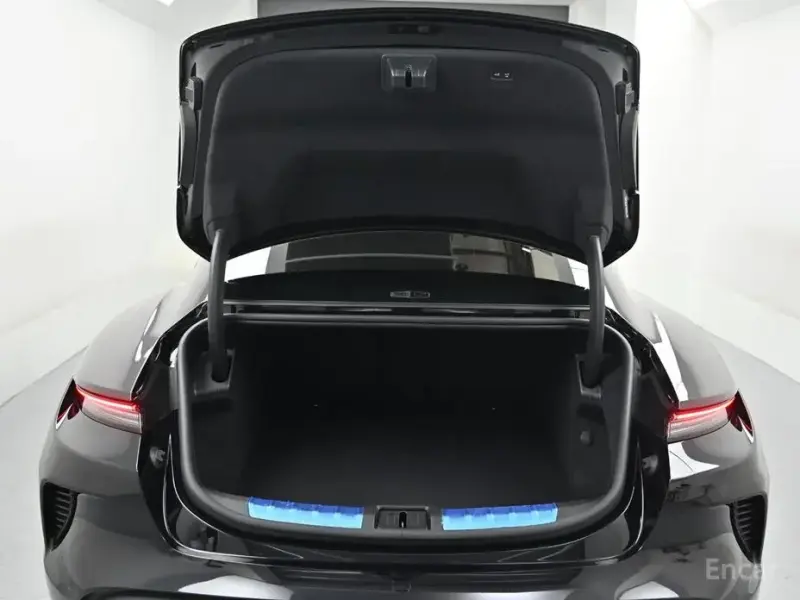 2025 Porsche Taycan с пробегом 12 170 км