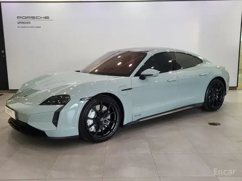 2025 Porsche Taycan с пробегом 6 800 км