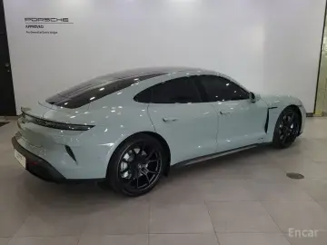 2025 Porsche Taycan с пробегом 6 800 км