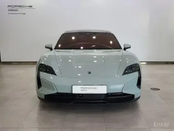 2025 Porsche Taycan с пробегом 6 800 км