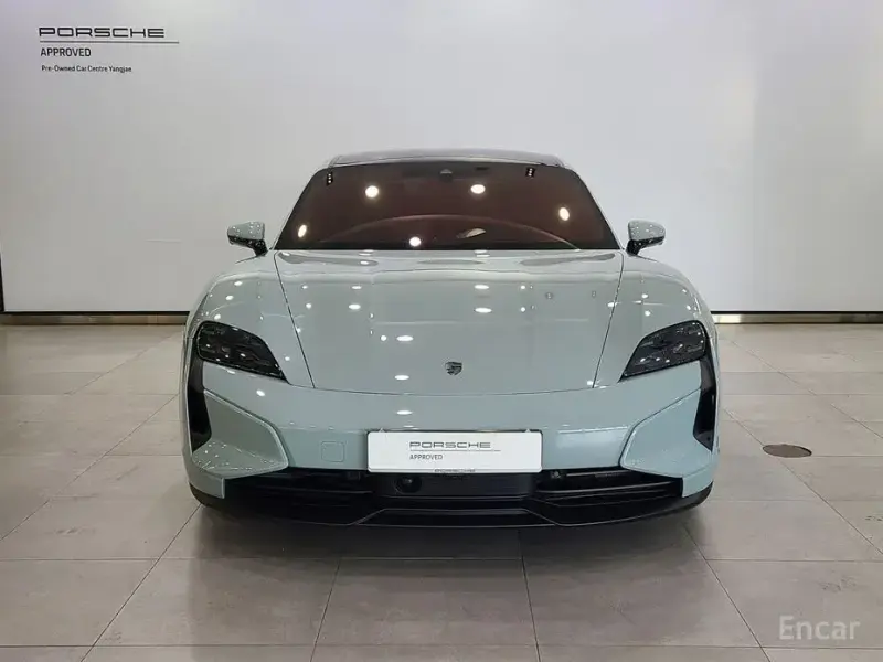 2025 Porsche Taycan с пробегом 6 800 км