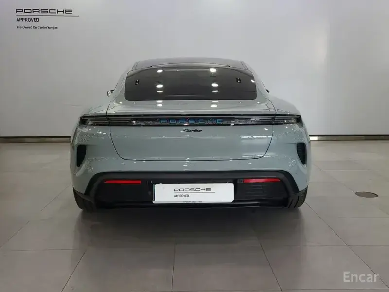 2025 Porsche Taycan с пробегом 6 800 км