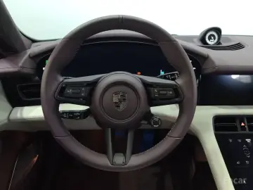 2025 Porsche Taycan с пробегом 6 800 км