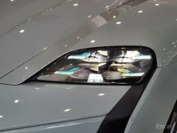 2025 Porsche Taycan с пробегом 6 800 км