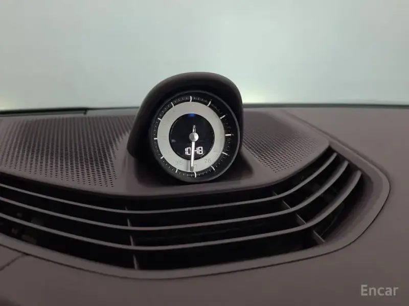 2025 Porsche Taycan с пробегом 6 800 км