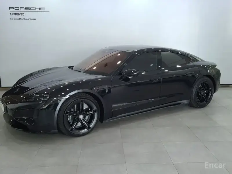 2025 Porsche Taycan с пробегом 5 200 км