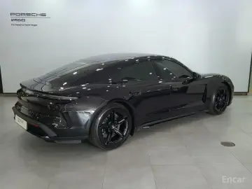 2025 Porsche Taycan с пробегом 5 200 км