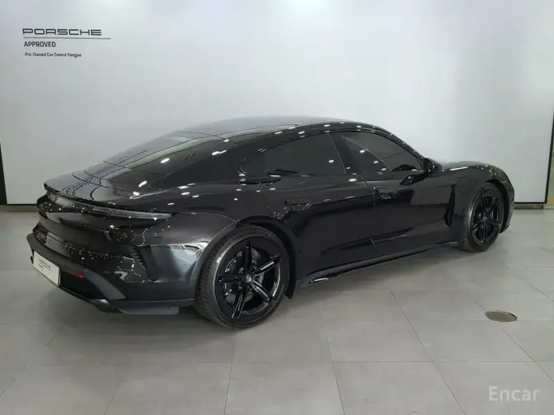 2025 Porsche Taycan с пробегом 5 200 км