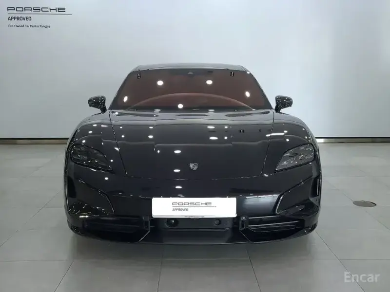 2025 Porsche Taycan с пробегом 5 200 км
