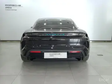 2025 Porsche Taycan с пробегом 5 200 км