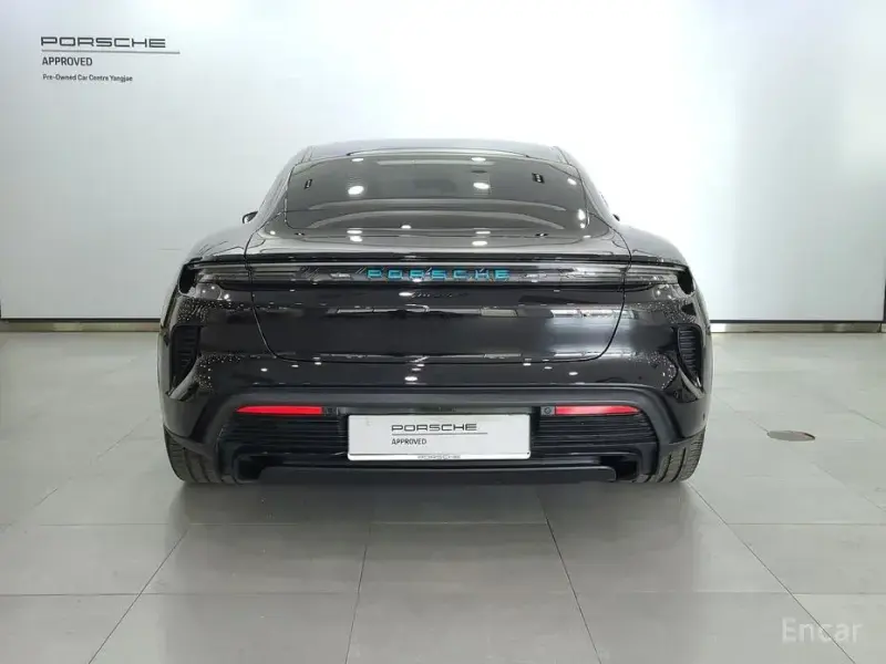 2025 Porsche Taycan с пробегом 5 200 км