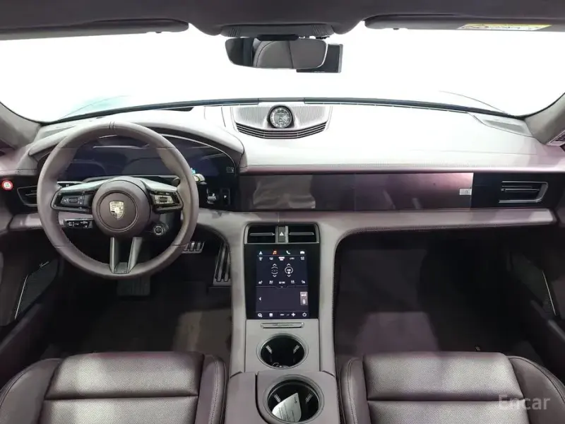 2025 Porsche Taycan с пробегом 5 200 км