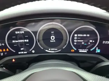 2025 Porsche Taycan с пробегом 5 200 км