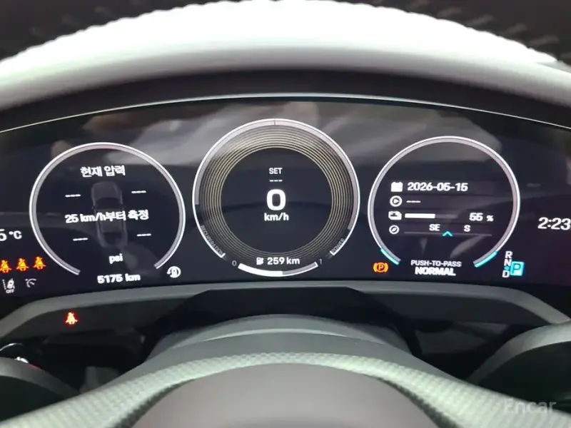 2025 Porsche Taycan с пробегом 5 200 км