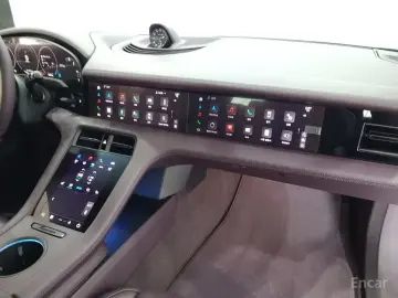 2025 Porsche Taycan с пробегом 5 200 км