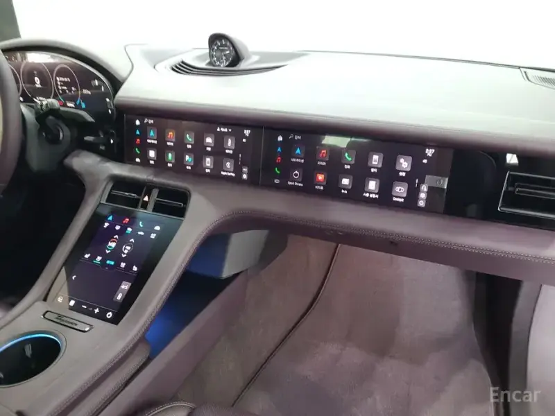 2025 Porsche Taycan с пробегом 5 200 км