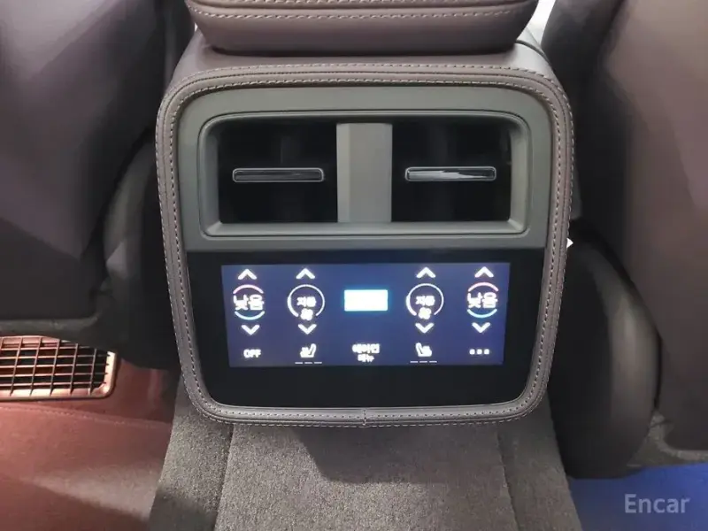 2025 Porsche Taycan с пробегом 5 200 км