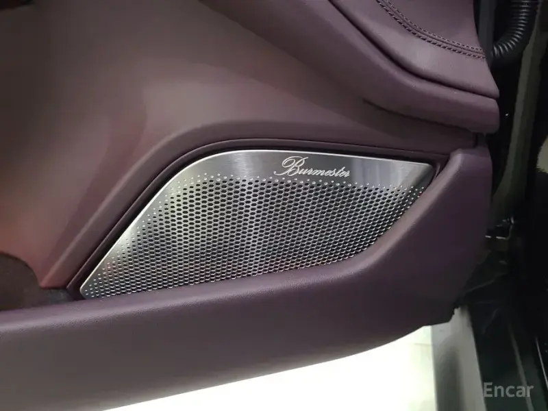 2025 Porsche Taycan с пробегом 5 200 км