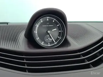 2025 Porsche Taycan с пробегом 5 200 км